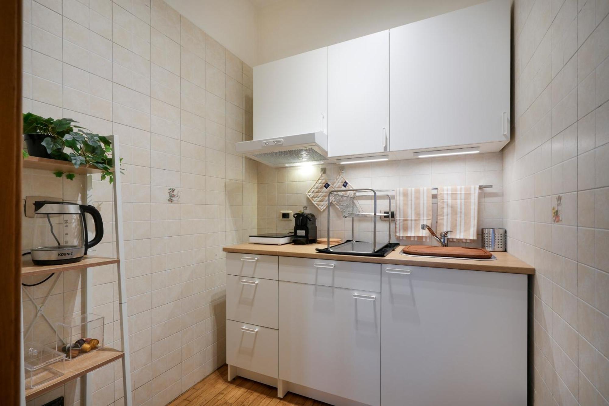 184 Apartment - Urban Convenience Near The Station Bari Exterior photo