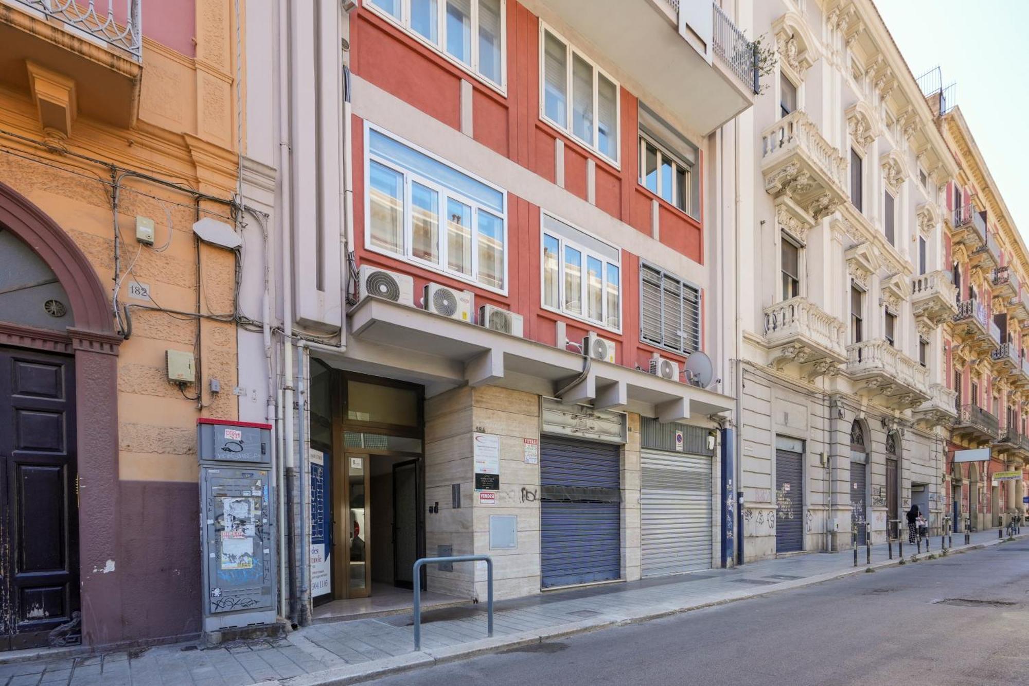 184 Apartment - Urban Convenience Near The Station Bari Exterior photo